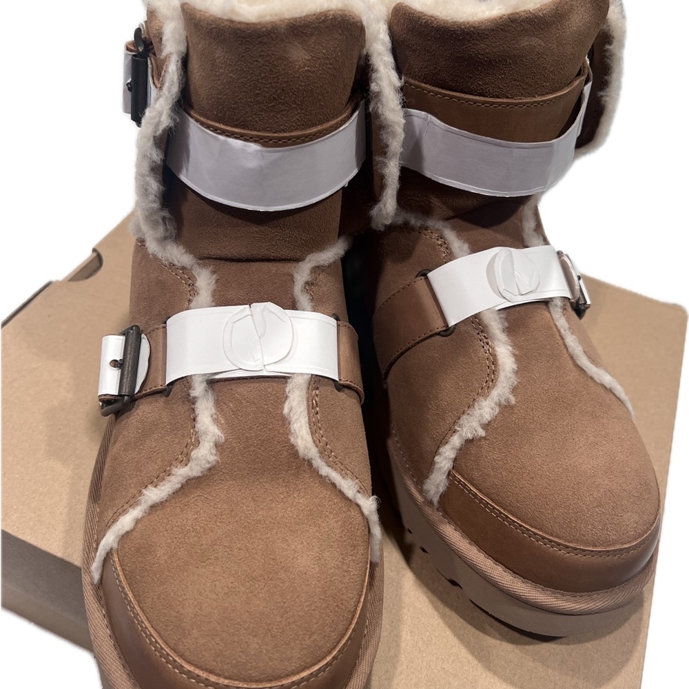 UGG DUNE MINI BUCKLE BOOT